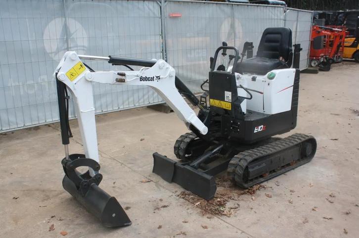 Bobcat E08 1100KG minigraver (bj 2010), Zakelijke goederen, Machines en Bouw | Kranen en Graafmachines, Graafmachine