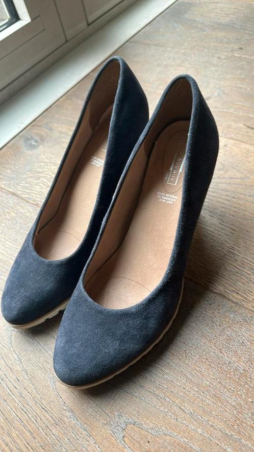 Donkerblauwe suede pumps maat 41, Kleding | Dames, Schoenen, Zo goed als nieuw, Blauw, Ophalen of Verzenden