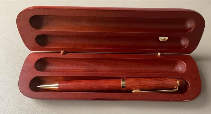 Luxe Houten Balpen in Houten Doos met Penhouder, Verzamelen, Pennenverzamelingen, Gebruikt, Balpen, Overige merken, Met doosje