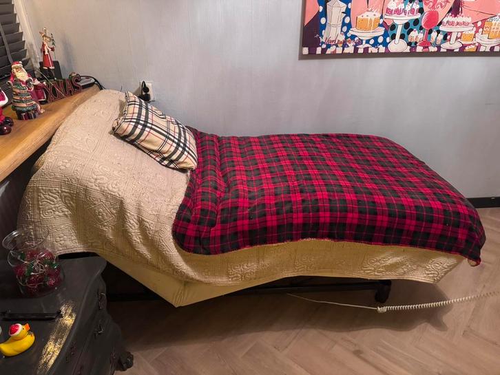 Pullman elektrisch verstelbaar bed – 90x200 – perfect, Huis en Inrichting, Slaapkamer | Bedden, Zo goed als nieuw, Eenpersoons