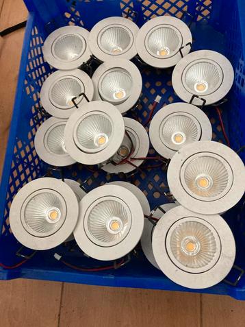 18 stuks ronde inbouwspotjes led ,met 12 adapters beschikbaar voor biedingen