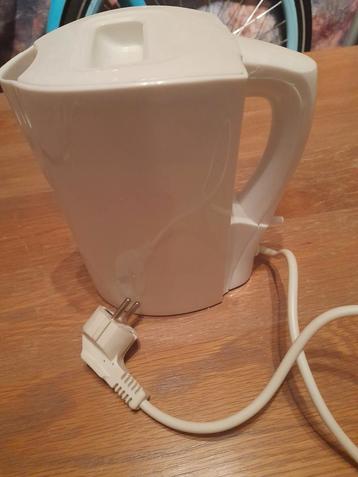 Klein water koker beschikbaar voor biedingen