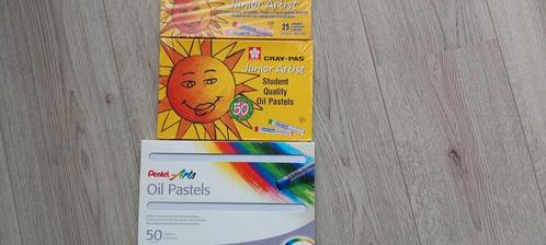 Diverse kleuren voor volwassenen spullen., Hobby en Vrije tijd, Tekenen, Zo goed als nieuw, Potlood of Stift, Verzenden