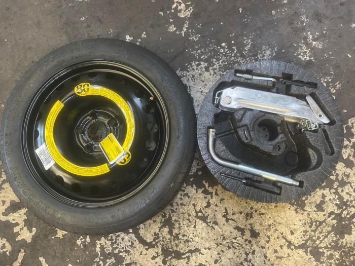 Krikset + reservewiel van een Audi A4, Auto-onderdelen, Overige Auto-onderdelen, Audi, Gebruikt, 3 maanden garantie, Verzenden