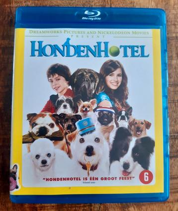HondenHotel / Hotel for Dogs - Emma Roberts beschikbaar voor biedingen