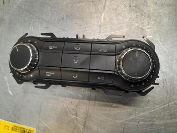 Kachel Bedieningspaneel van een Mercedes GLA-Klasse beschikbaar voor biedingen