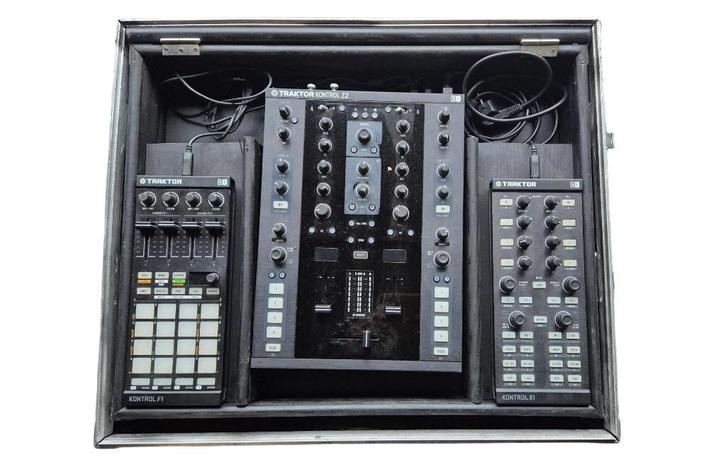 Traktor Kontrol Z2 + X1 + F1 in flightcase - DJ set, Muziek en Instrumenten, Dj-sets en Draaitafels, Gebruikt, Dj-set, Overige merken