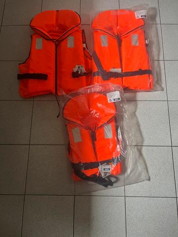 3 Reddingsvesten 2x maat L +1x maat 4 nieuw beschikbaar voor biedingen