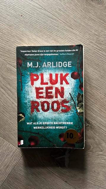 M.J. Arlidge - Pluk een roos beschikbaar voor biedingen