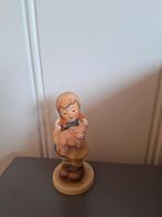 Hummel beeldje meisje met varkentje, Ophalen of Verzenden, Zo goed als nieuw