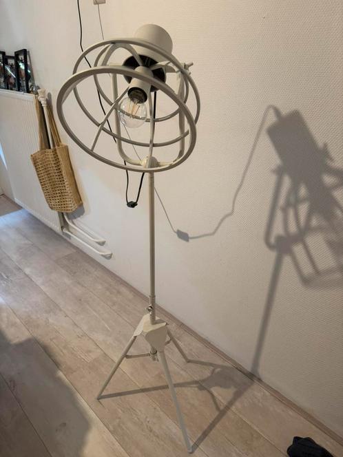 Vloerlamp staande lamp, Huis en Inrichting, Lampen | Vloerlampen, Zo goed als nieuw, 150 tot 200 cm, Ophalen
