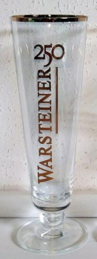 2 Warsteiner tulp glazen  250 jaar, Verzamelen, Biermerken, Zo goed als nieuw, Glas of Glazen, Overige merken, Ophalen of Verzenden