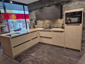 Kiezelgrijze betonlook keuken! Als nieuw! beschikbaar voor biedingen