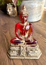Boeddha Beeldje glas rood goud religie vintage beeld hars, Antiek en Kunst, Verzenden