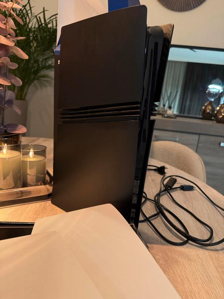 PlayStation 5 PRO 2 TB met PS5 Edge controller, Spelcomputers en Games, Spelcomputers | Sony PlayStation 5, Zo goed als nieuw