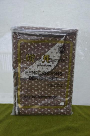 Origineel jaren 70/ 80 dekbedset nog in de verpakking, 140cm beschikbaar voor biedingen
