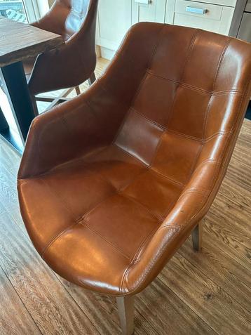 6 eetkamer stoelen gratis  beschikbaar voor biedingen