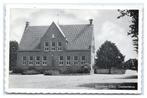 Beusichem, Gemeentehuis, Verzamelen, Ansichtkaarten | Nederland, Verzenden, 1940 tot 1960, Ongelopen, Gelderland