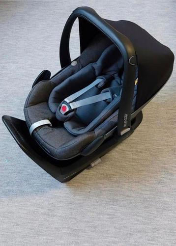 Maxi Cosi pebble plus met familyfix one i- size beschikbaar voor biedingen