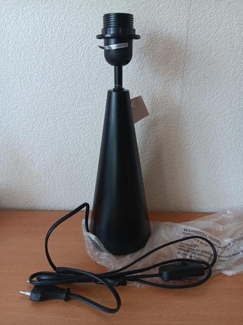 mooie nieuwe zwarte lampvoeten , metaal, Huis en Inrichting, Lampen | Tafellampen, Nieuw, Minder dan 50 cm, Metaal, Ophalen of Verzenden