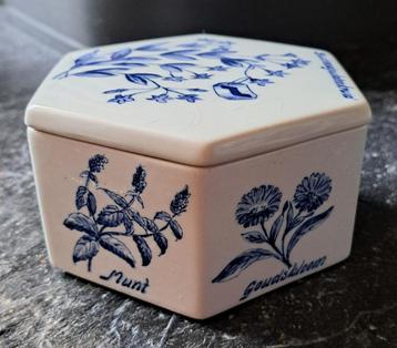 Delftsblauw doosje met deksel, keramiek, handbeschilderd beschikbaar voor biedingen