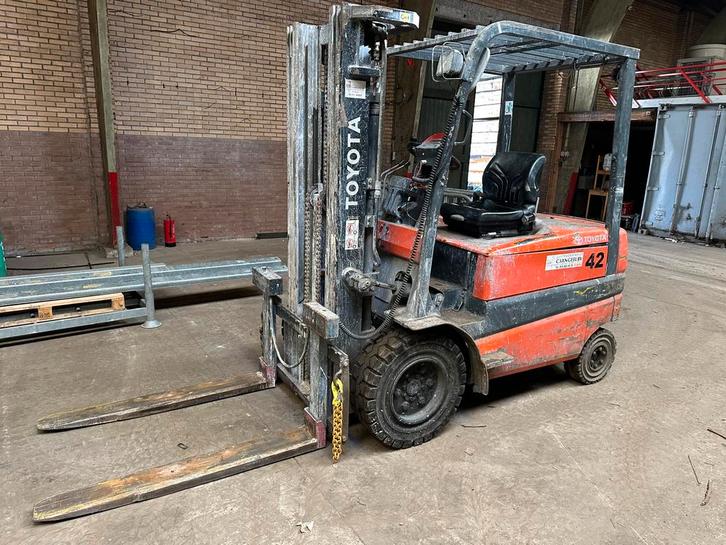 Toyota TBMF 30  3 ton heftruck met weeglepels €4900,00, Zakelijke goederen, Machines en Bouw | Heftrucks en Intern transport, Overige typen