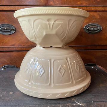 Engels brocante grip stand Mixing Bowl Green’s beschikbaar voor biedingen