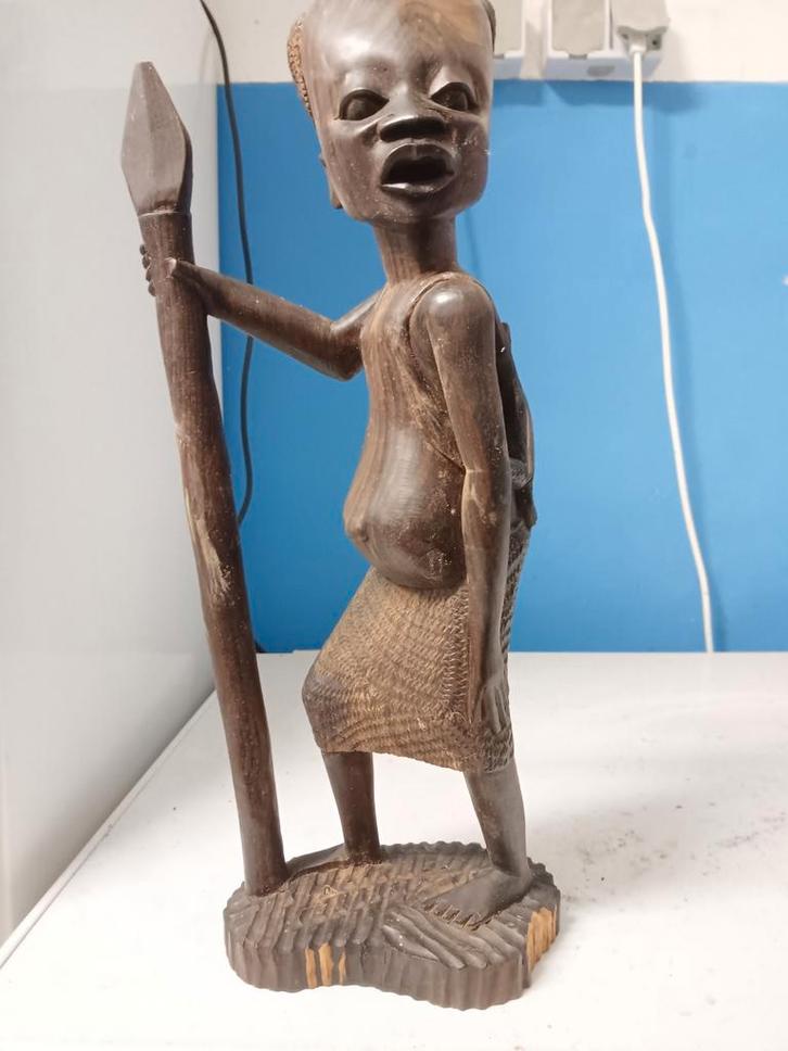 Afrikaans Houten Beeldje met Speer, Antiek en Kunst, Kunst | Niet-Westerse kunst, Ophalen of Verzenden