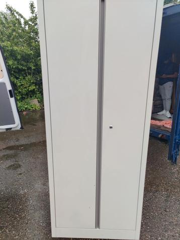 Gebruikte locker kasten ongeveer 25 stuks 40 Euro per stuk  beschikbaar voor biedingen