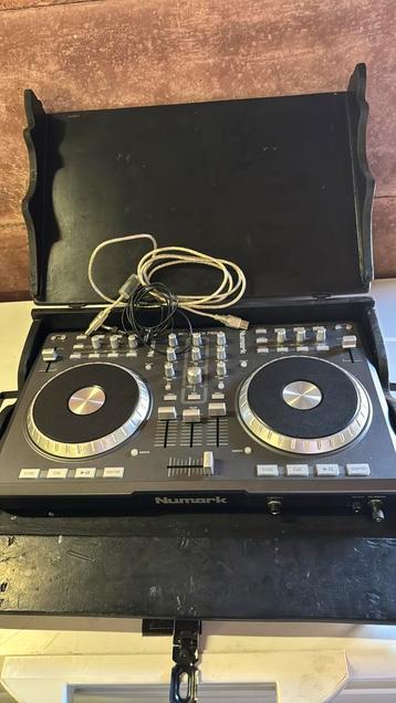 Numark Mixtrack Pro DJ Controller beschikbaar voor biedingen