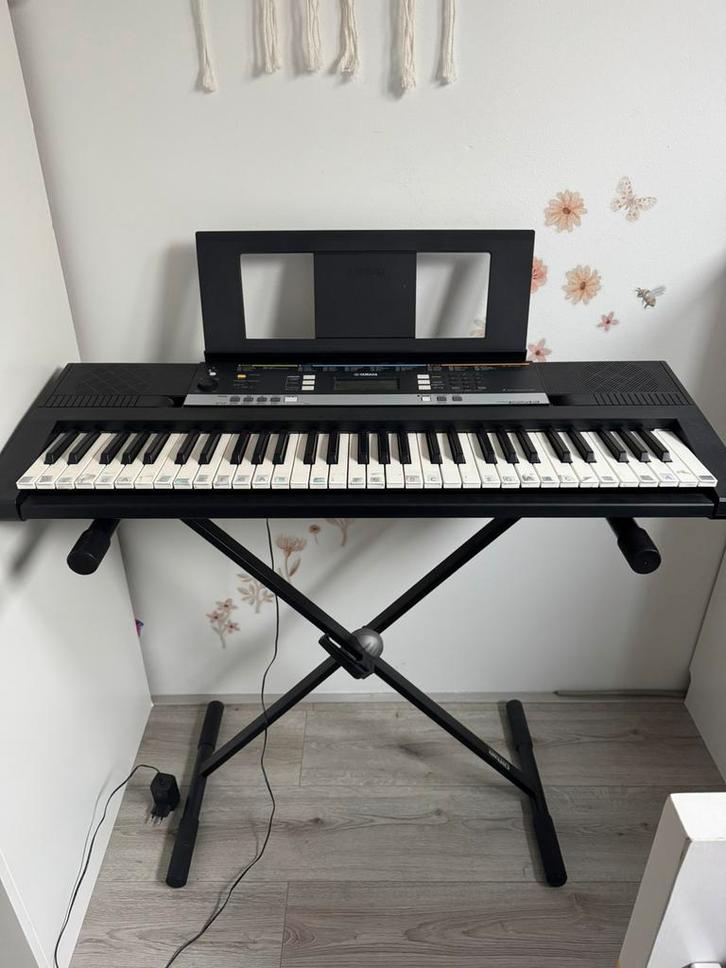 Yamaha PSR-E243 Keyboard – Perfect in orde + originele doos, Muziek en Instrumenten, Keyboards, Zo goed als nieuw, 61 toetsen