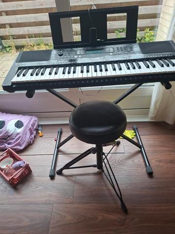Yamaha PSR-E373 Keyboard + Standaard & Kruk beschikbaar voor biedingen