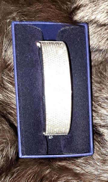 Swarovski stenen armband beschikbaar voor biedingen