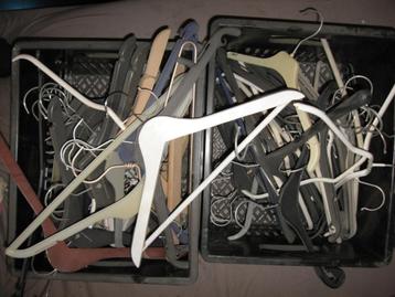 Gratis Kleerhangers Kledinghangers Klerenhangers  beschikbaar voor biedingen