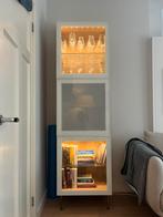 BESTÅ vitrinekast met verlichting, Huis en Inrichting, Kasten | Vitrinekasten, Ophalen, Zo goed als nieuw, 25 tot 50 cm, 150 tot 200 cm