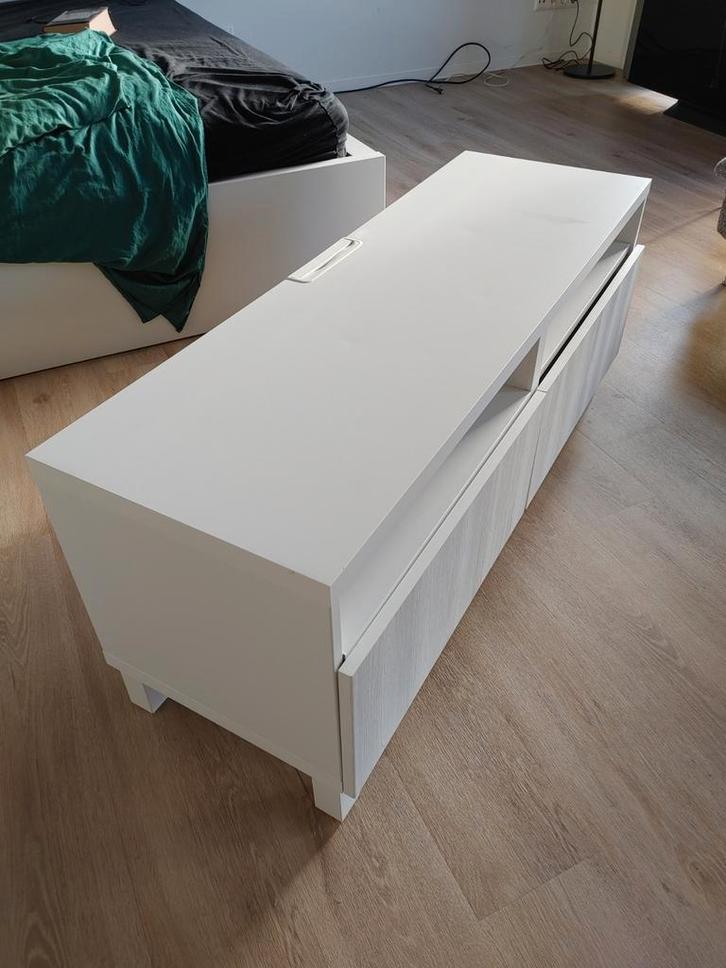 IKEA Bestå TV meubel wit 120cm, Huis en Inrichting, Kasten | Televisiemeubels, Gebruikt, Minder dan 100 cm, 100 tot 150 cm, 25 tot 50 cm