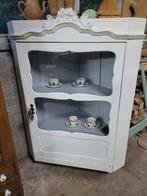 Brocante oude hoekkast hoogte 142 cm. vitrinekast, Ophalen