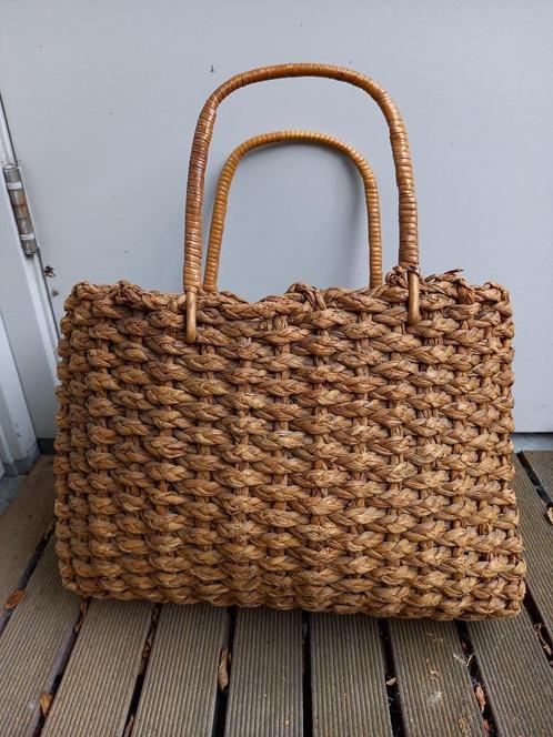Gevlochten biezen/rietentas, uit jaren '50 of '60, Sieraden, Tassen en Uiterlijk, Tassen | Schoudertassen, Gebruikt, Bruin, Ophalen of Verzenden