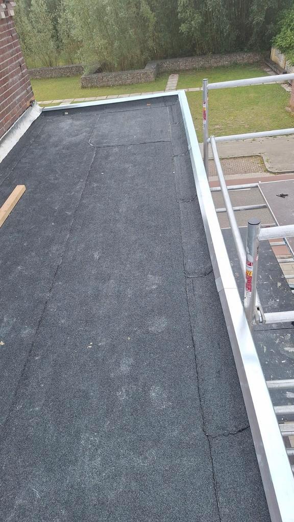 Specialist in hellende en platte daken 10 jaar garantie, Doe-het-zelf en Verbouw, Dakpannen en Dakbedekking, Nieuw, Zwart, 15 m² of meer
