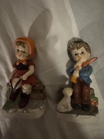 2 Beeldjes - Jongen en meisje - Als nieuw beschikbaar voor biedingen