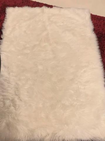 Mooi wit vloerkleed - zacht en comfortabel! beschikbaar voor biedingen