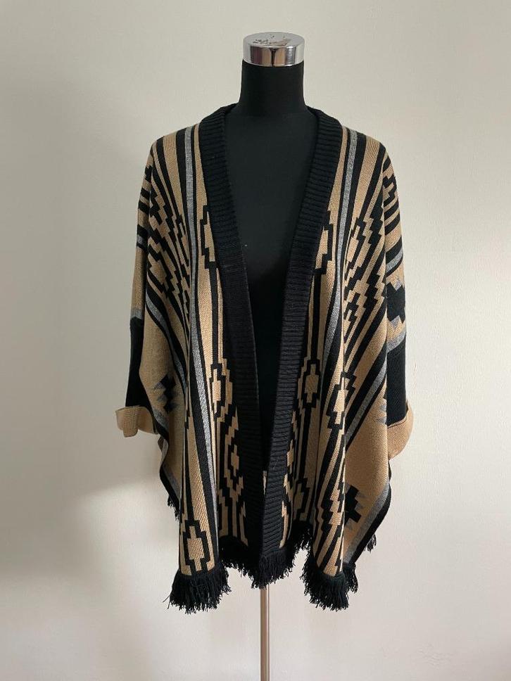 V22 - Zgan Sandro Ferrone poncho-vest 1 maat (1), Kleding | Dames, Truien en Vesten, Zo goed als nieuw, Maat 38/40 (M), Ophalen of Verzenden