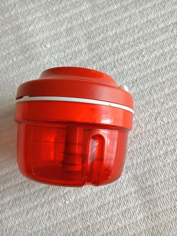 Easy quick chef uiensnijder met trekkoord. Tupperware  beschikbaar voor biedingen
