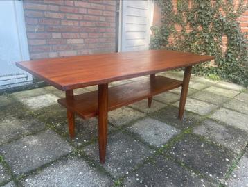 Vintage salontafel  beschikbaar voor biedingen