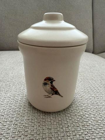 Vintage keramieken voorraadpot met deksel met mus beschikbaar voor biedingen