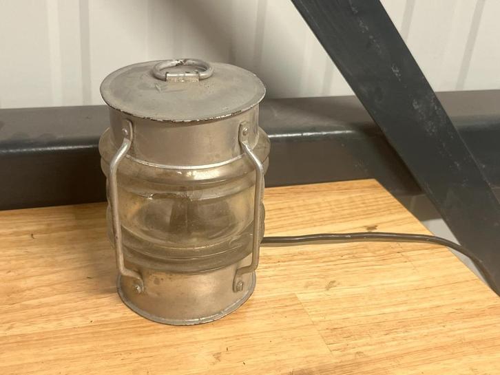 Scheepslantaarn met vitting, Watersport en Boten, Accessoires en Onderhoud, Gebruikt, Binnenverlichting, Ophalen of Verzenden