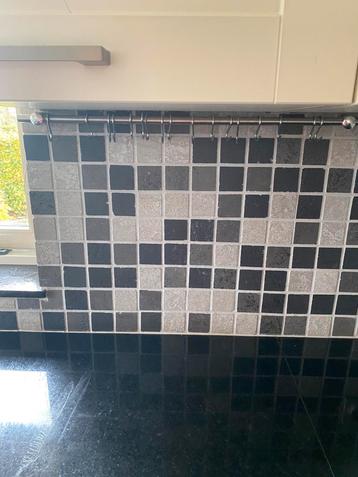 Keukenrekje met losse haken beschikbaar voor biedingen