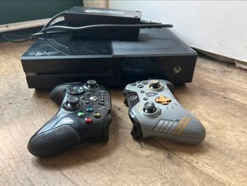 Xbox one met 2 controllers  beschikbaar voor biedingen