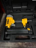 DeWalt Aftimmer Tacker Lucht - Zo Goed Als Nieuw!, Doe-het-zelf en Verbouw, Gereedschap | Handgereedschap, Ophalen, Zo goed als nieuw
