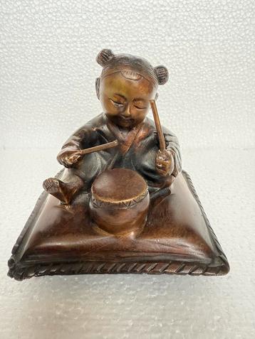 Kind met trommel – gesigneerd “Lumiere” (ca. 1950–1970) beschikbaar voor biedingen